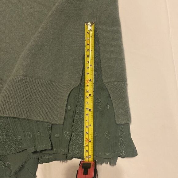 Garnet Hill Women’s Cashmere Shirttail Sweater Size Medium NWOT - Picture 7 of 8